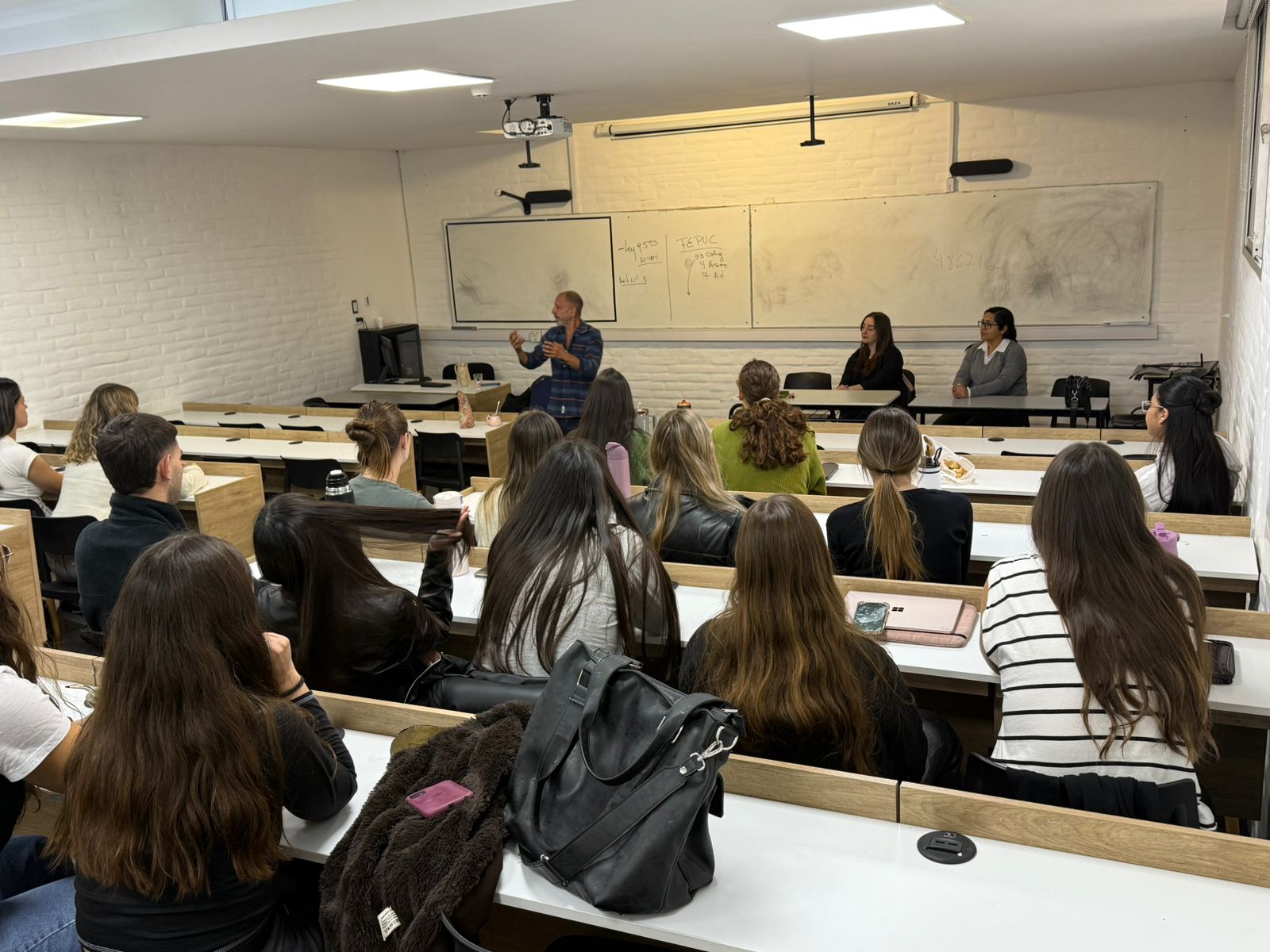 Encuentro con estudiantes de Licenciatura en Tecnología de los Alimentos